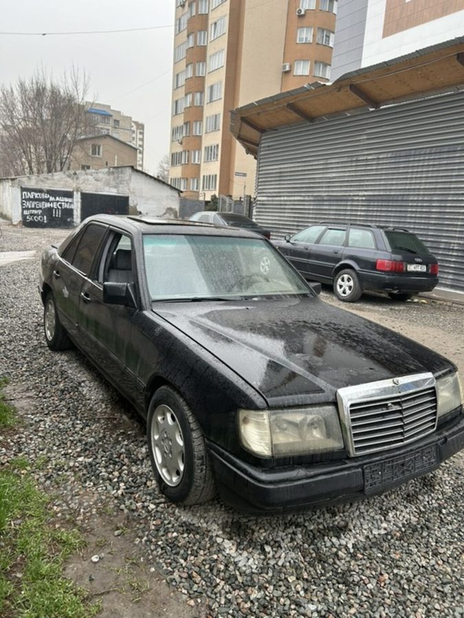Mercedes-Benz W124