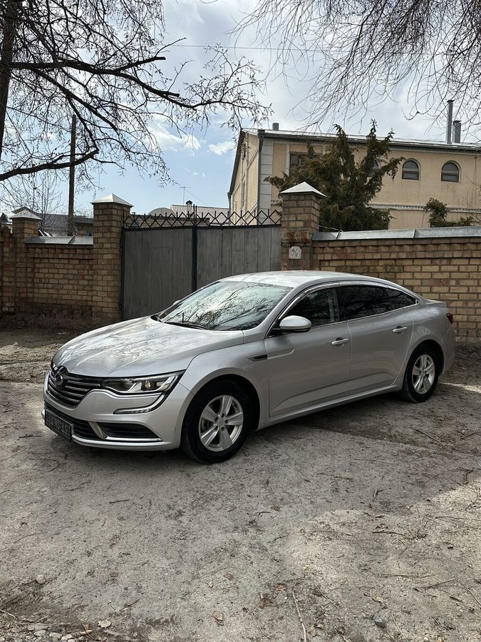 Renault SM6