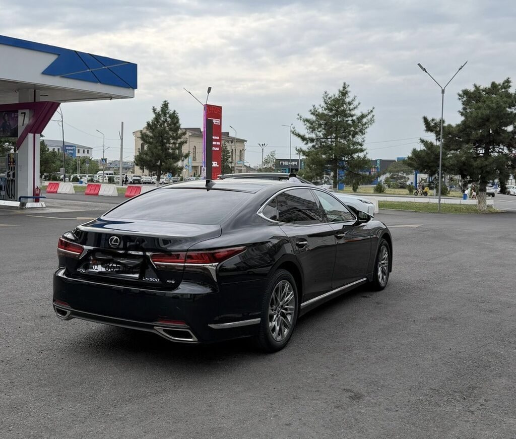 Lexus LS