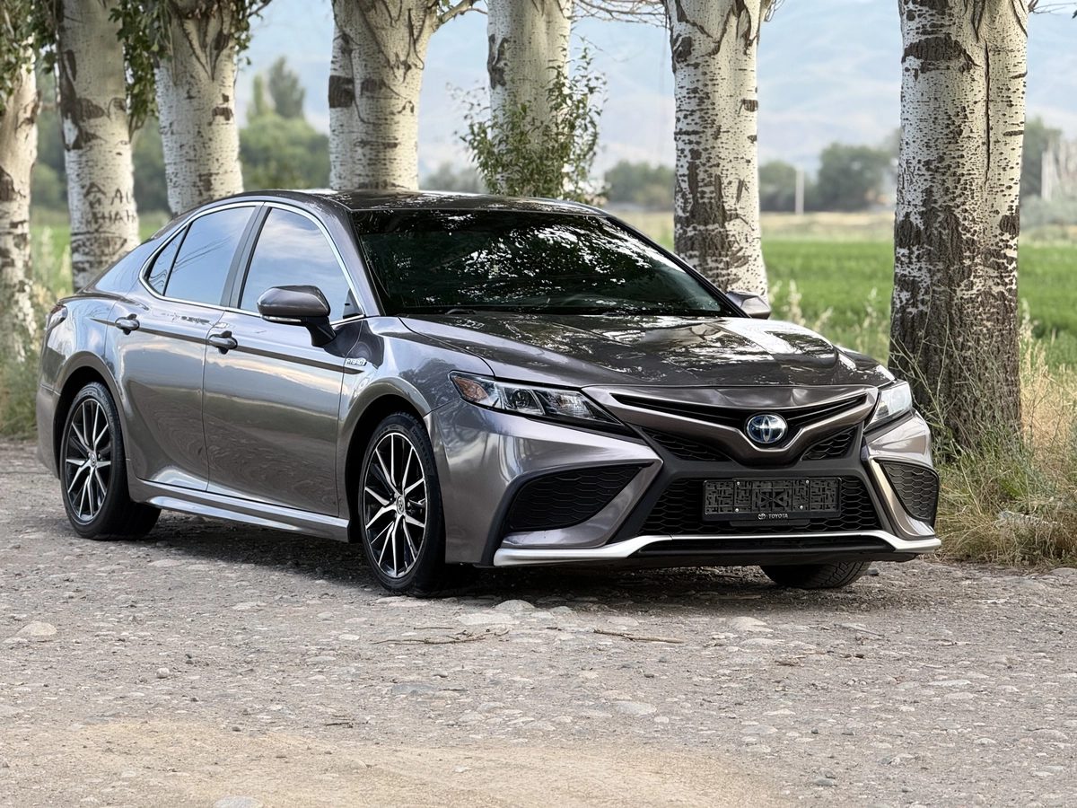 Toyota Camry VIII (XV70) 2021