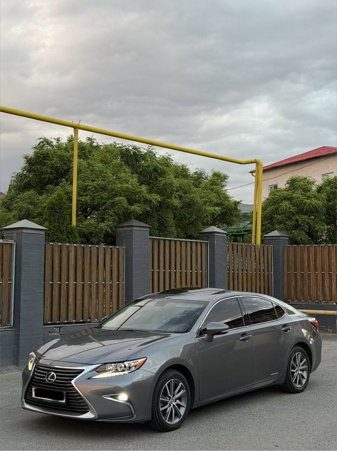 Lexus ES