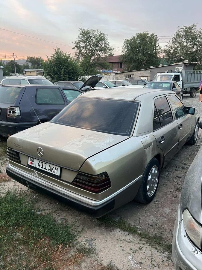 Mercedes-Benz W124