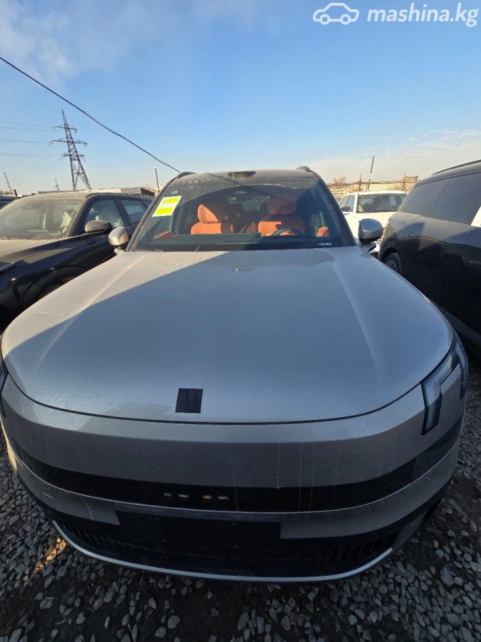 Lynk & Co 900