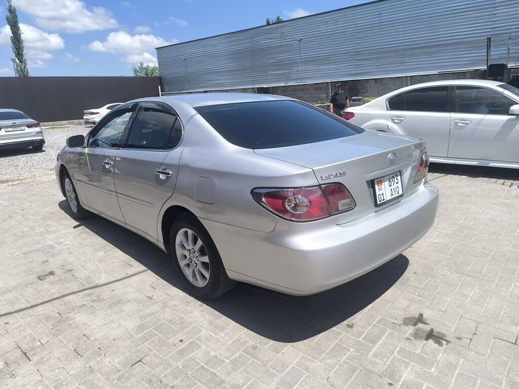 Lexus ES