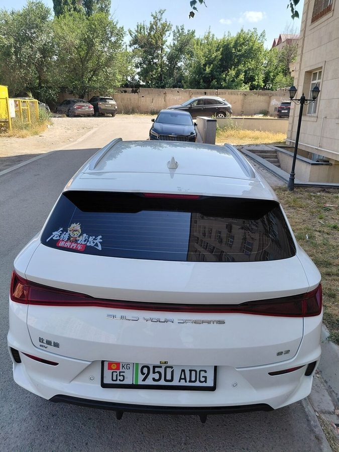 BYD E2