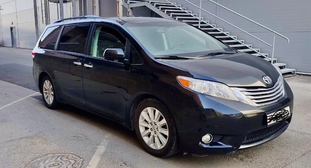 Toyota Sienna III 2011