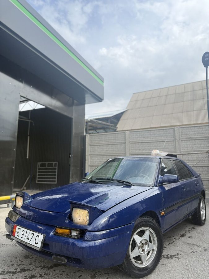 Mazda 323