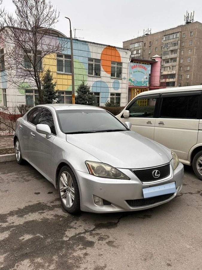 Lexus IS