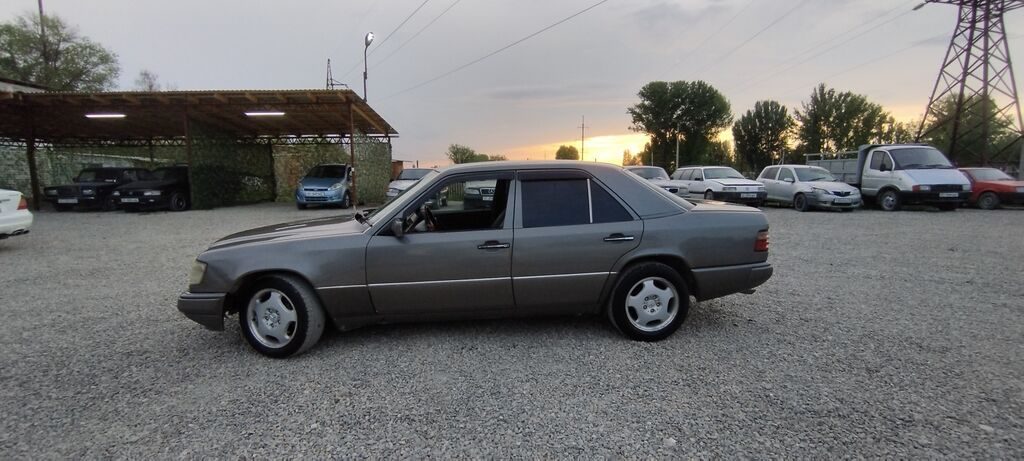 Mercedes-Benz W124