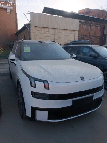 Lynk &amp; Co 900