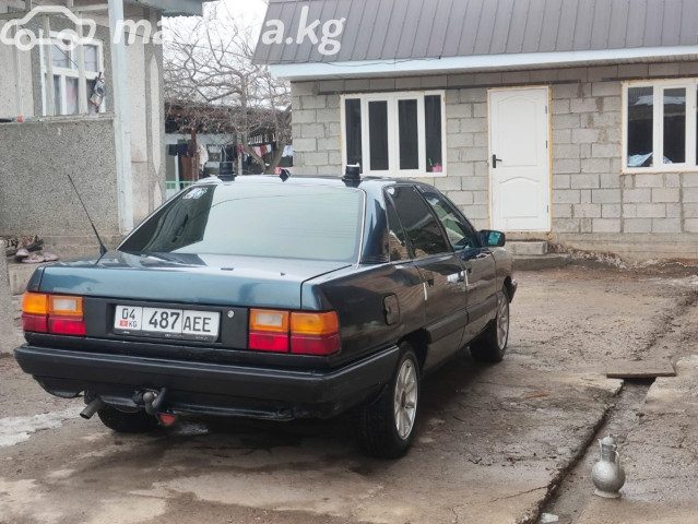 Audi 100