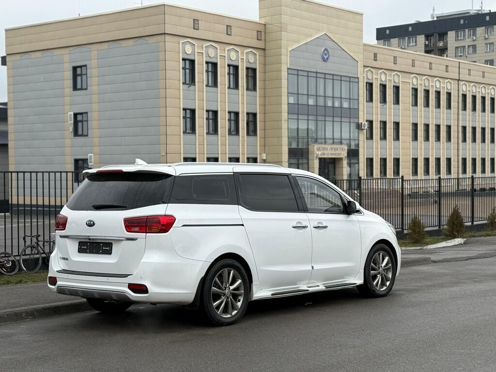 Kia Carnival