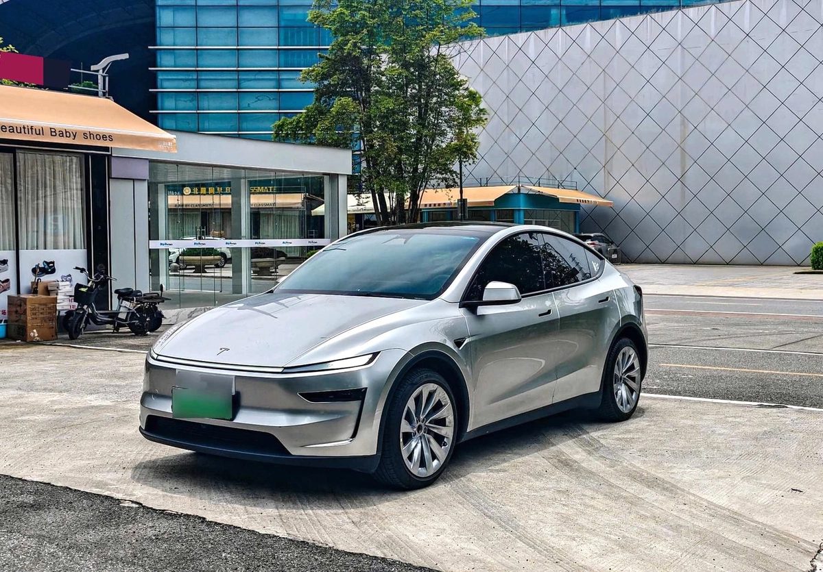 Tesla Model Y I 2025