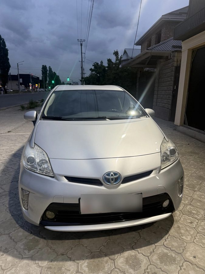 Toyota Prius III Рестайлинг (XW30) 2012