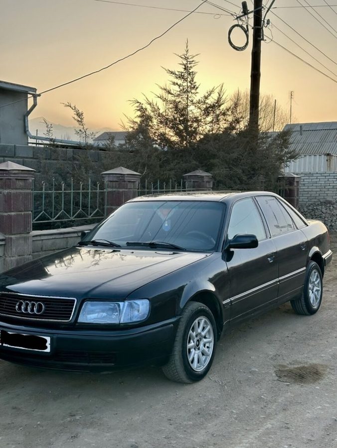 Audi 100