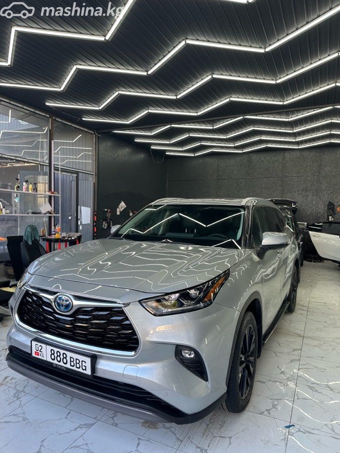 Toyota Highlander IV (U70)