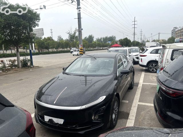 Hongqi E-QM5