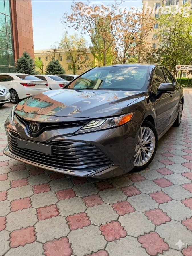 Toyota Camry VIII (XV70)