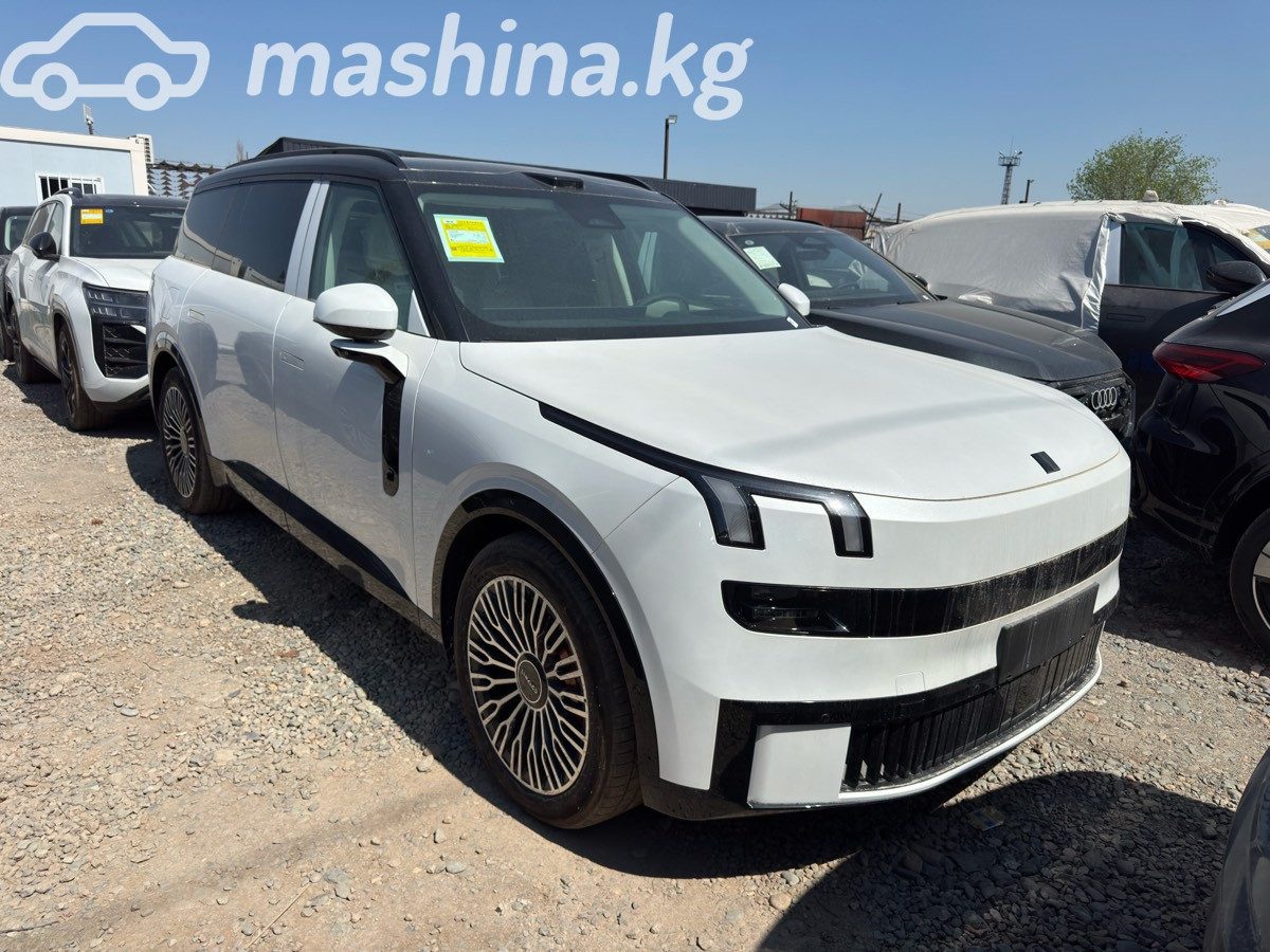 Lynk & Co 900