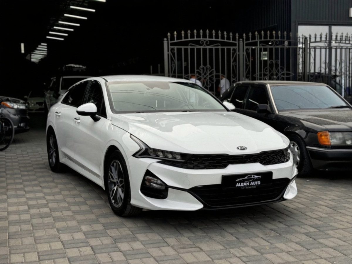 Kia K5 III