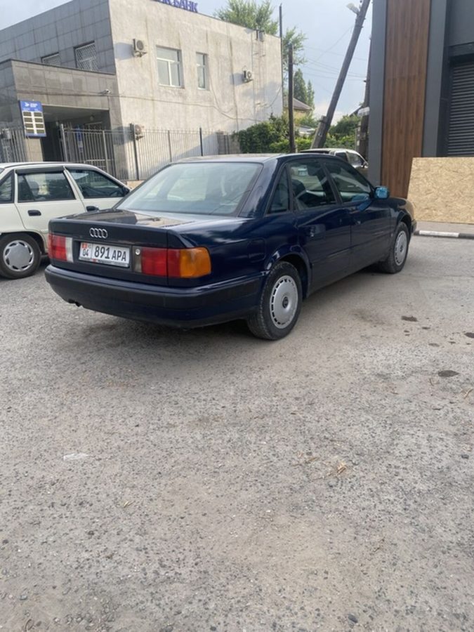 Audi 100