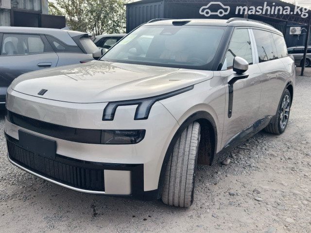 Lynk &amp; Co 900