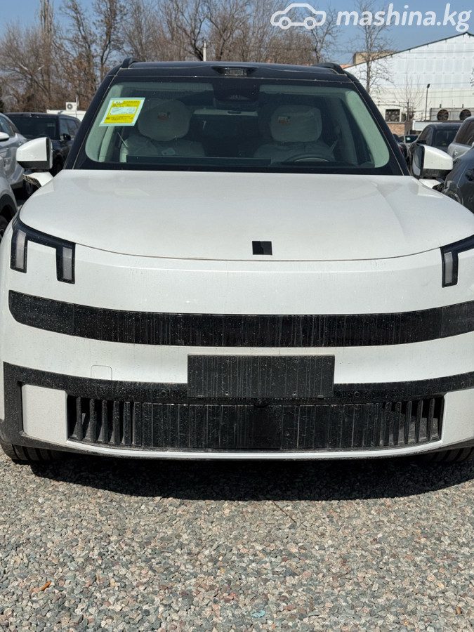 Lynk & Co 900