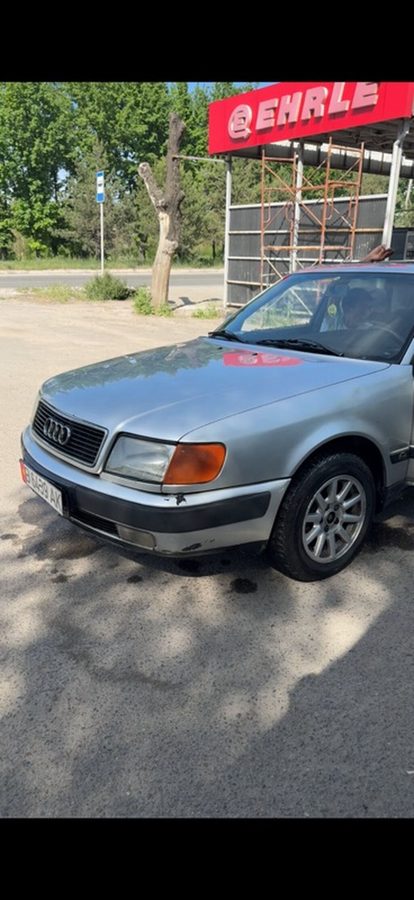 Audi 100