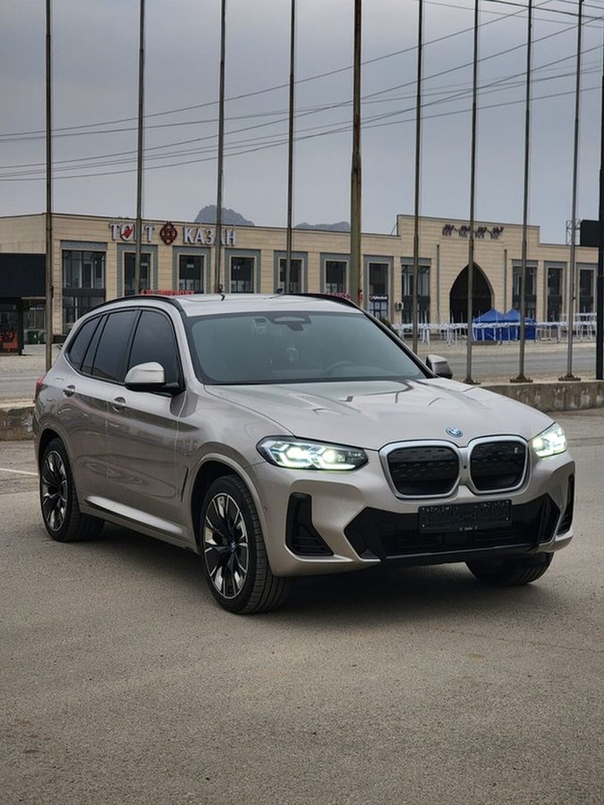 BMW iX