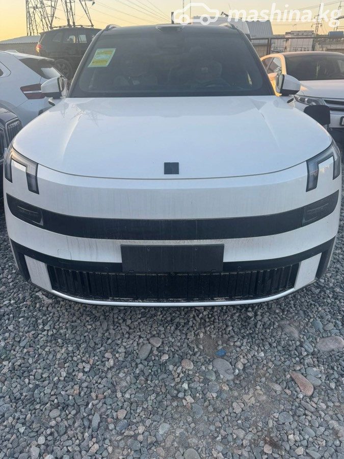 Lynk &amp; Co 900