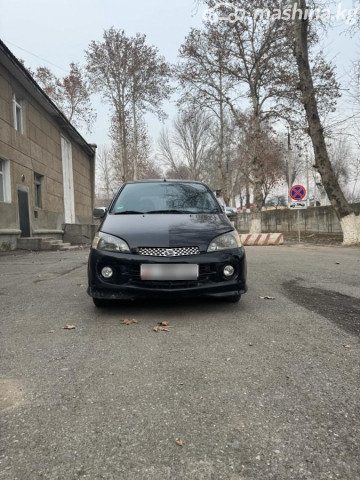 Daihatsu YRV