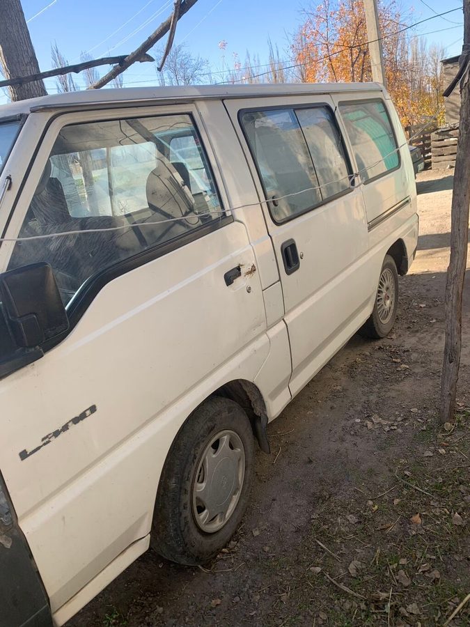 Mitsubishi L300