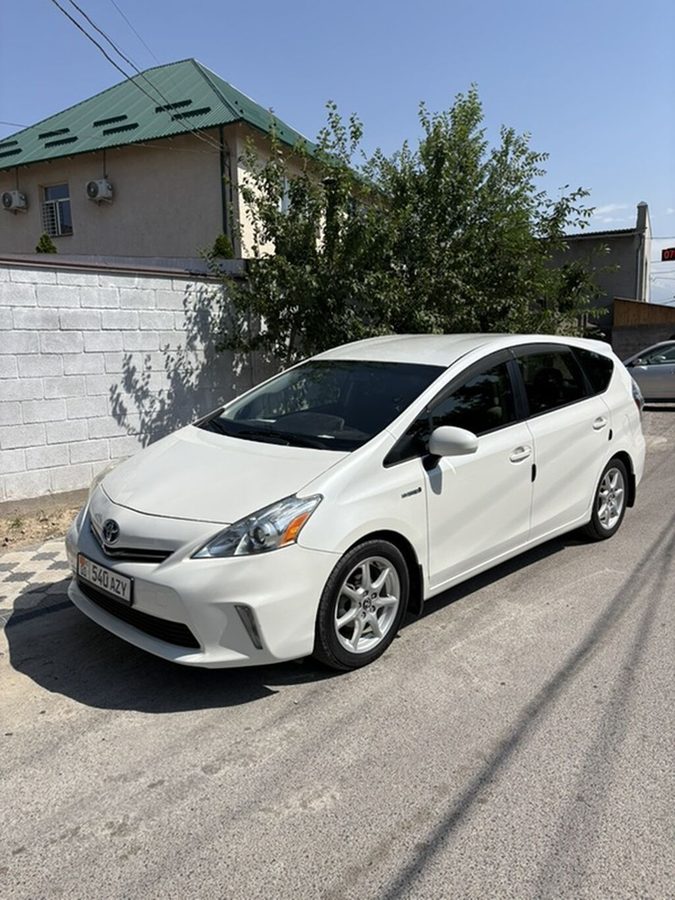 Toyota Prius V