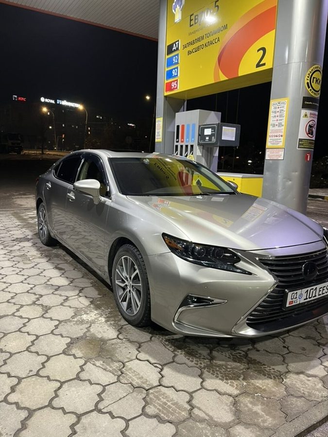 Lexus ES