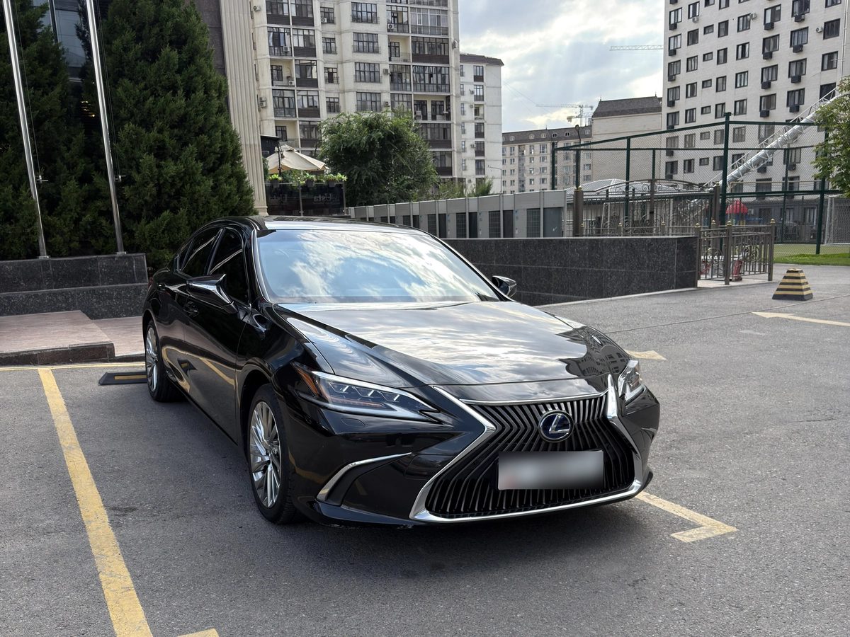 Lexus ES VII 300h 2.5hyb CVT