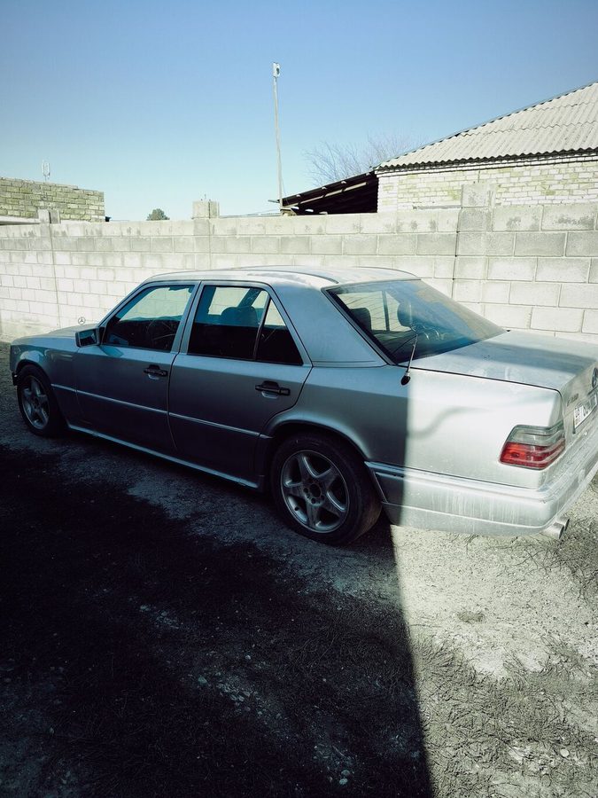 Mercedes-Benz W124