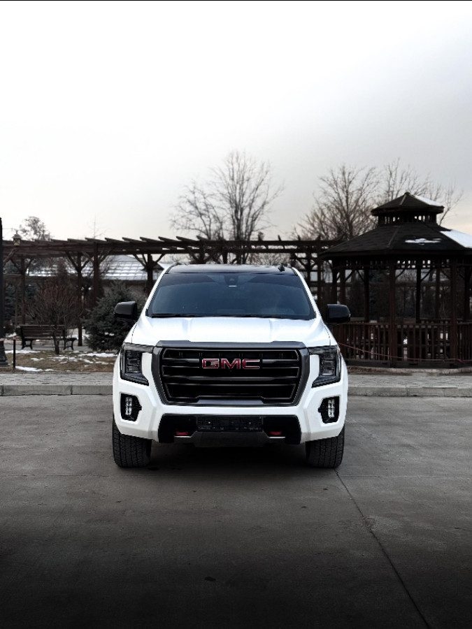 GMC Yukon V