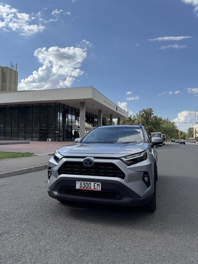 Toyota RAV4 V (XA50) 2.5hyb CVT 4WD