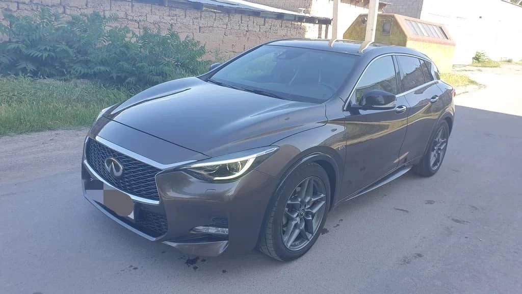 Infiniti Q30 2016