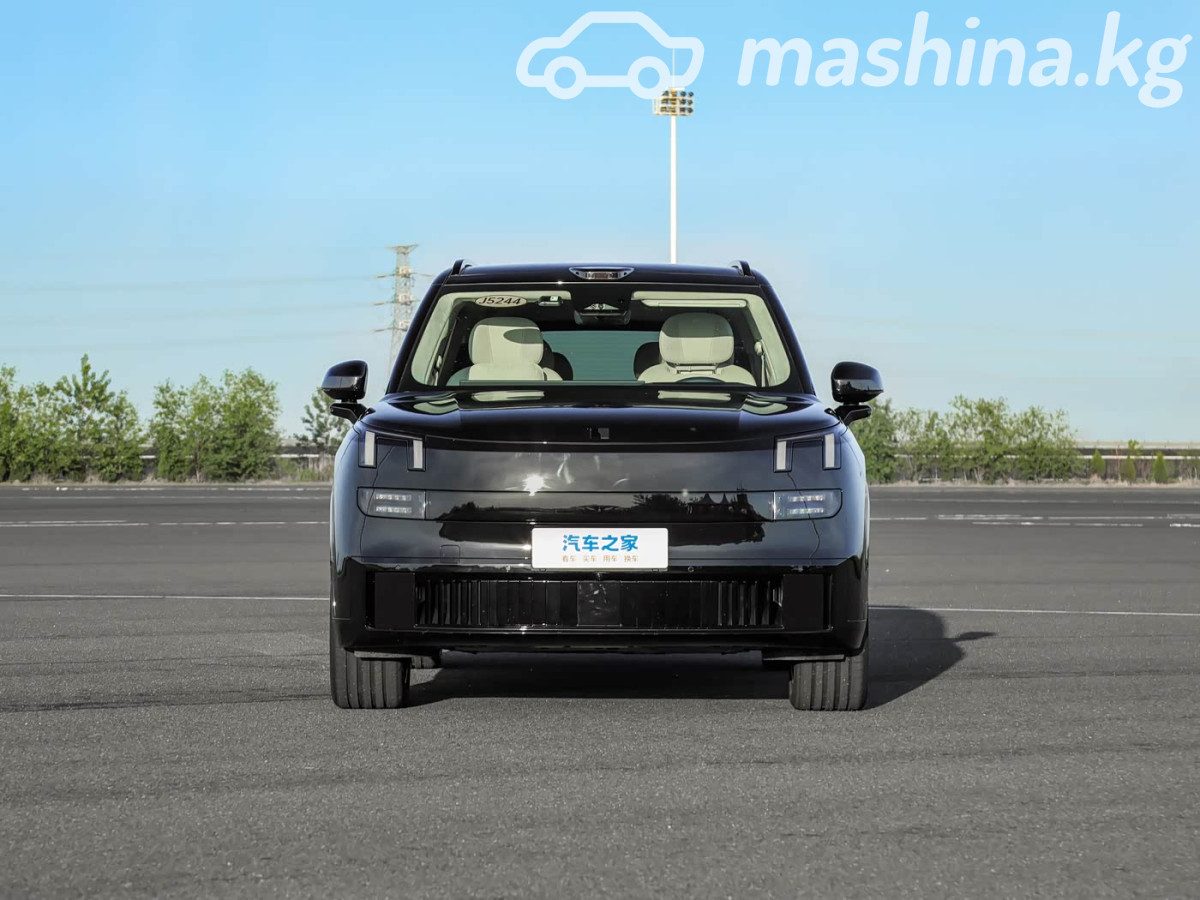 Lynk & Co 900