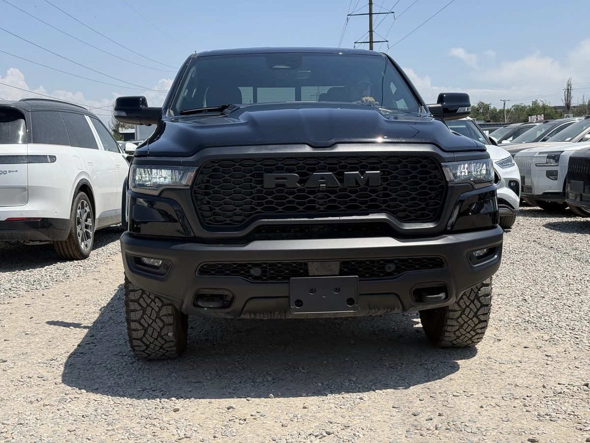 Dodge RAM RAM 1500 V 2025