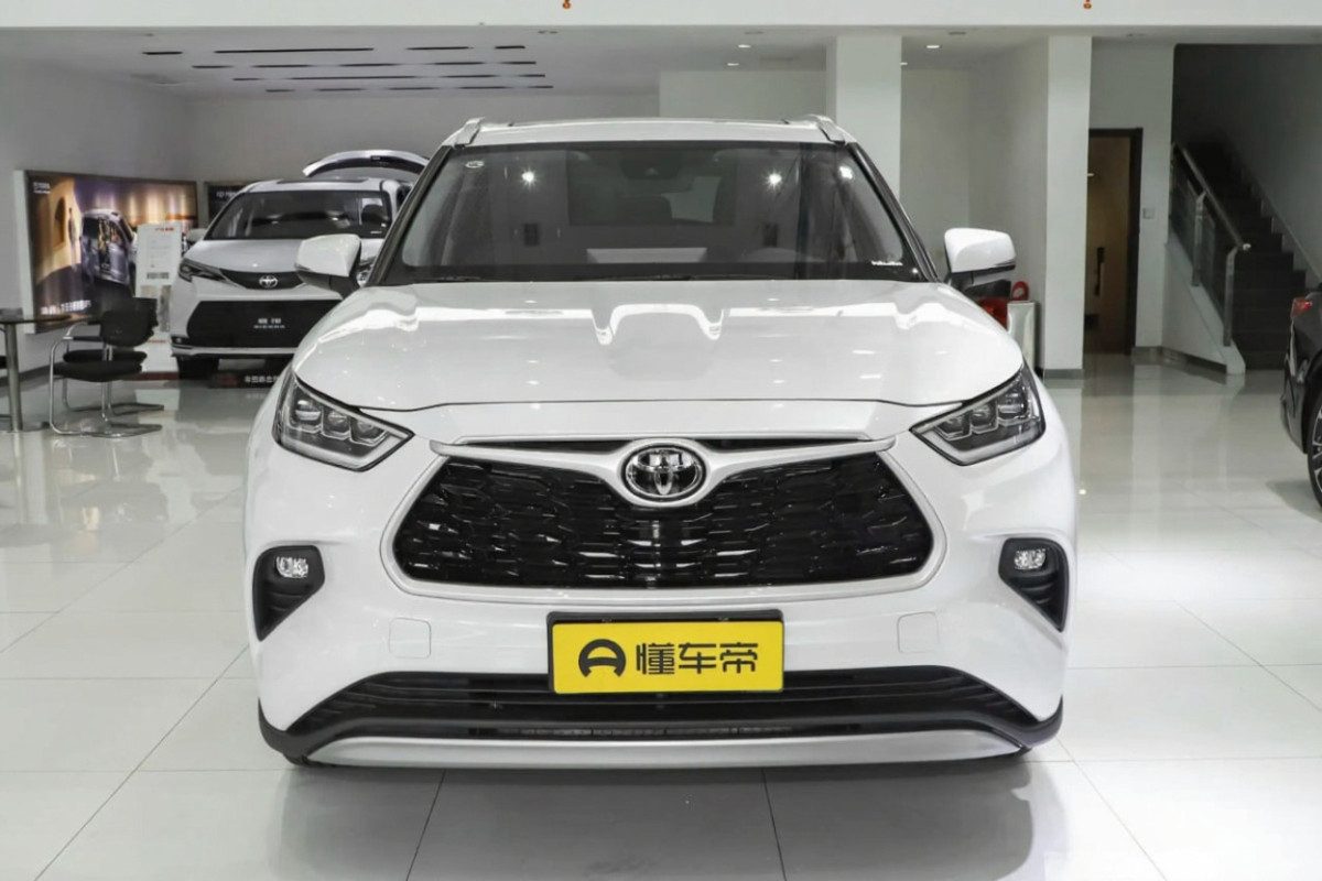 Toyota Highlander IV (U70)