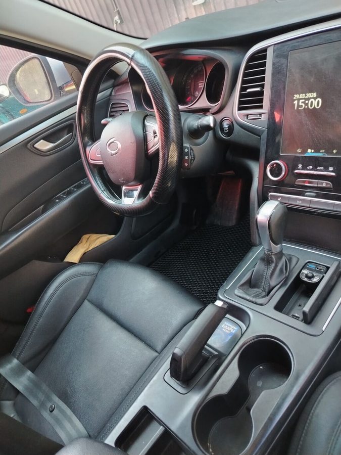 Renault SM6
