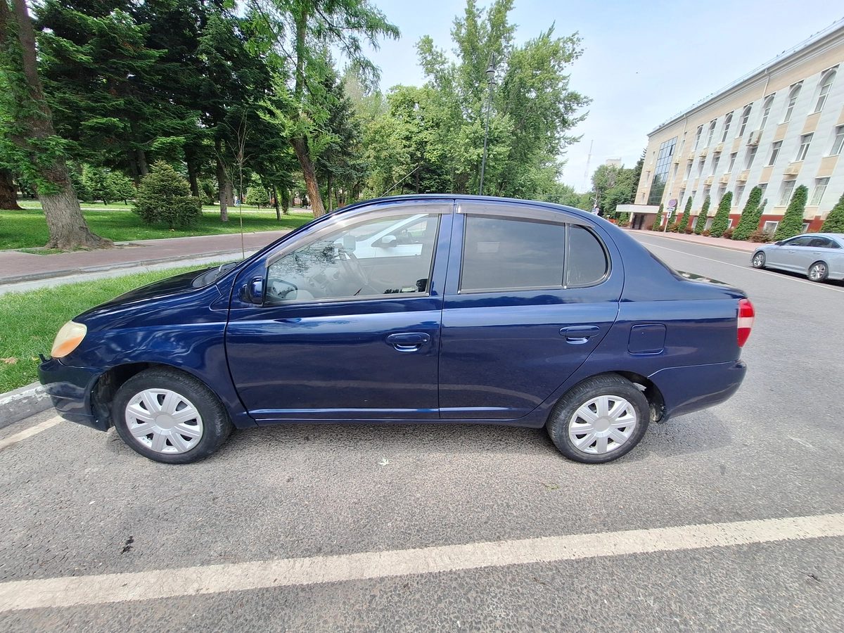 Toyota Platz 1999