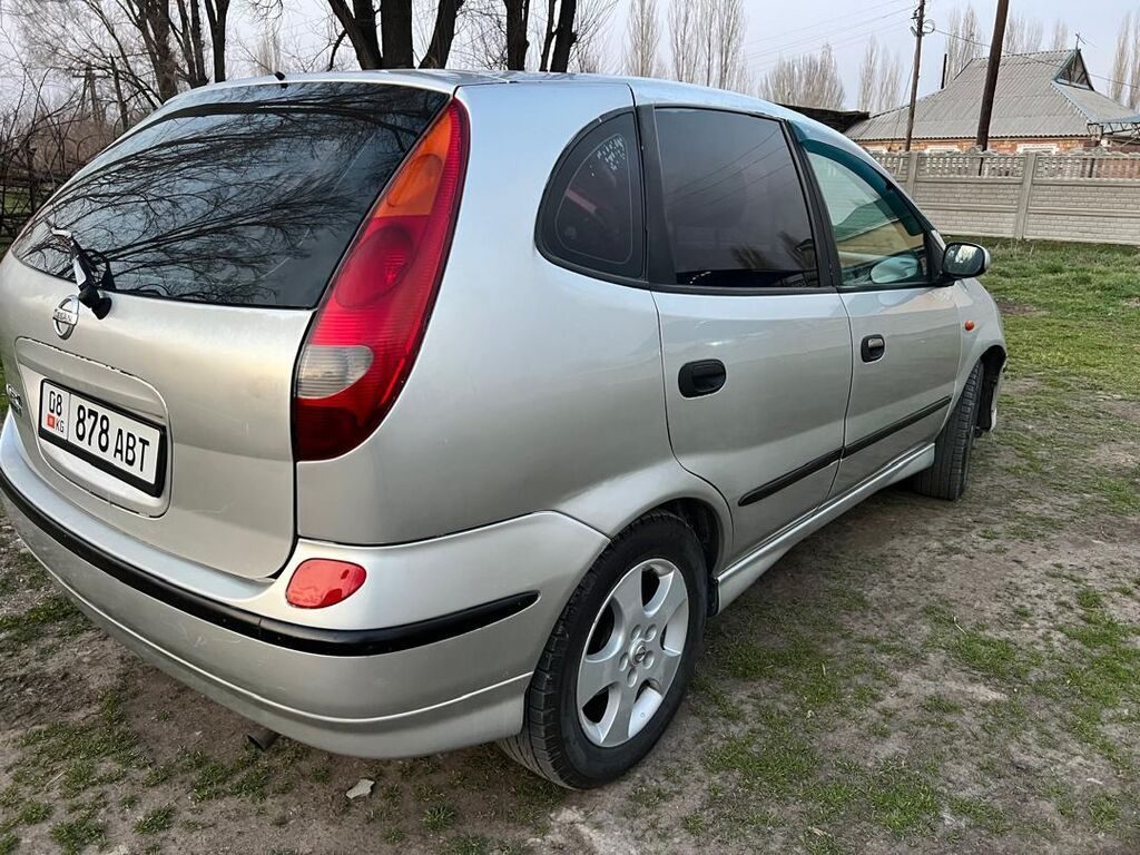 Nissan Almera Tino