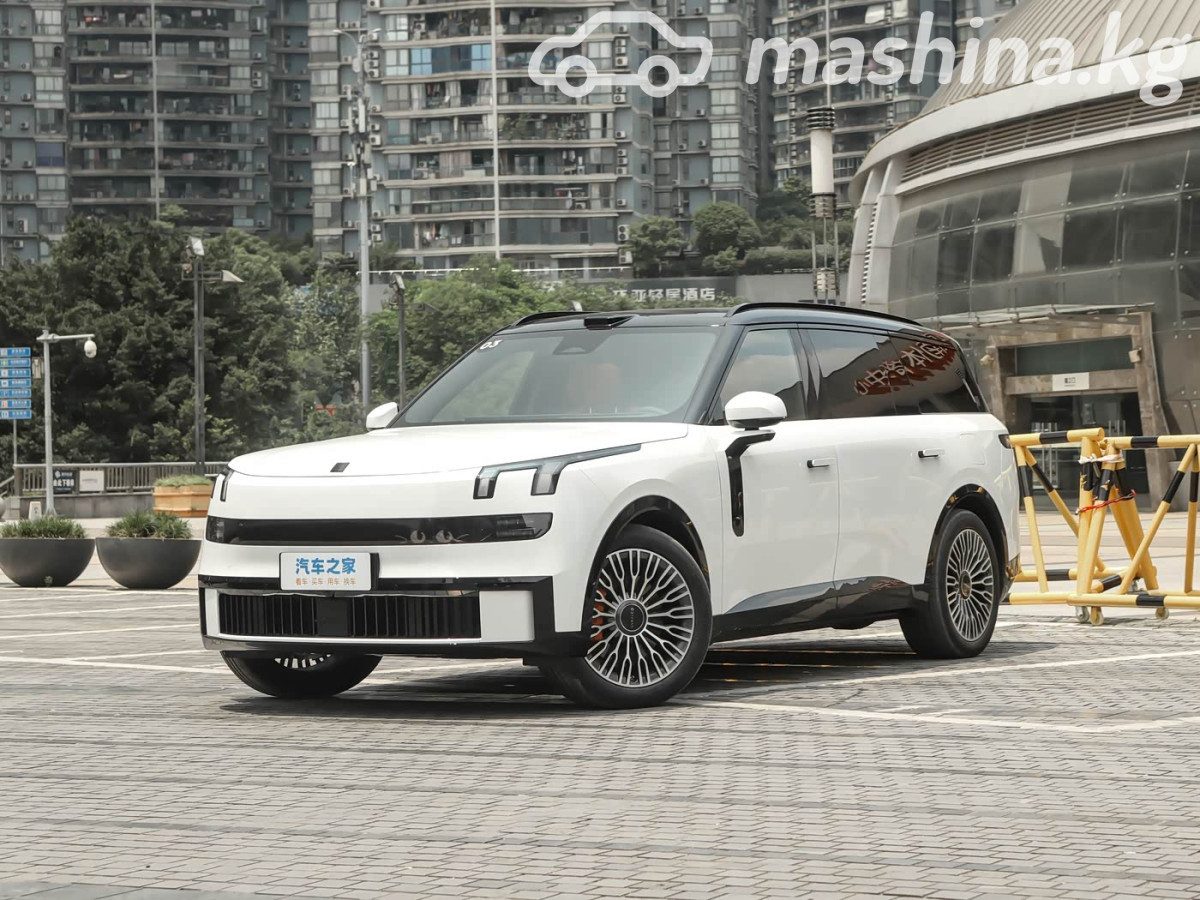Lynk & Co 900