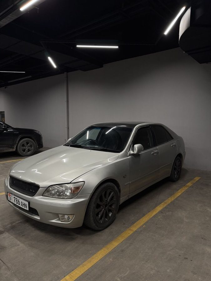 Lexus IS