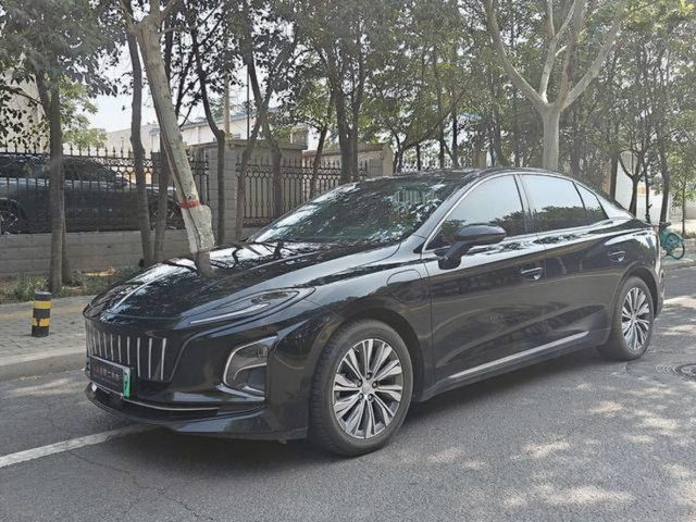 Hongqi E-QM5