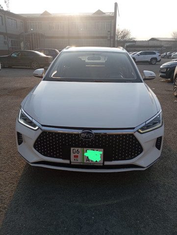BYD E2