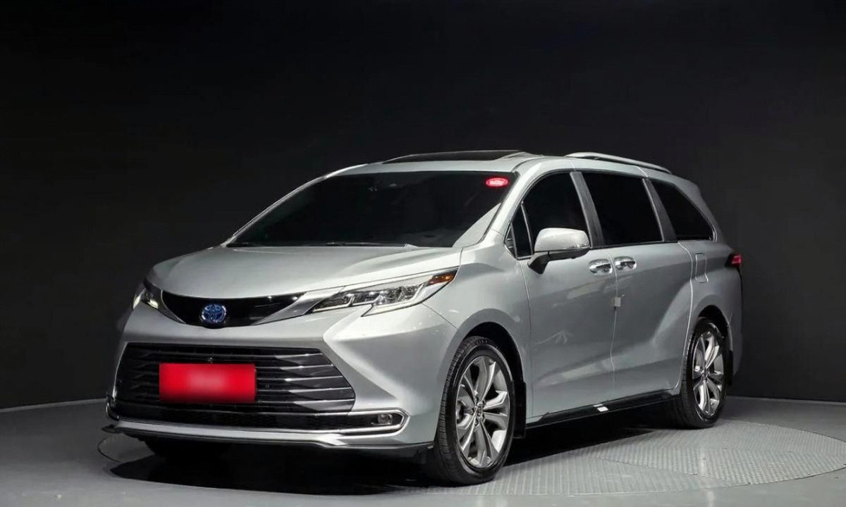 Toyota Sienna IV